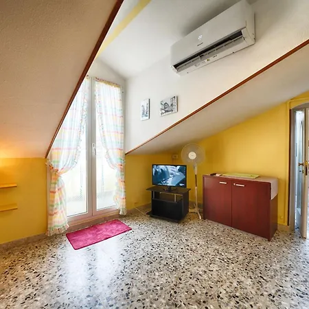 Apartment Mansarda Sanremo